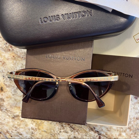Louis Vuitton sunnies 🌟1HR price drop🌟30% off